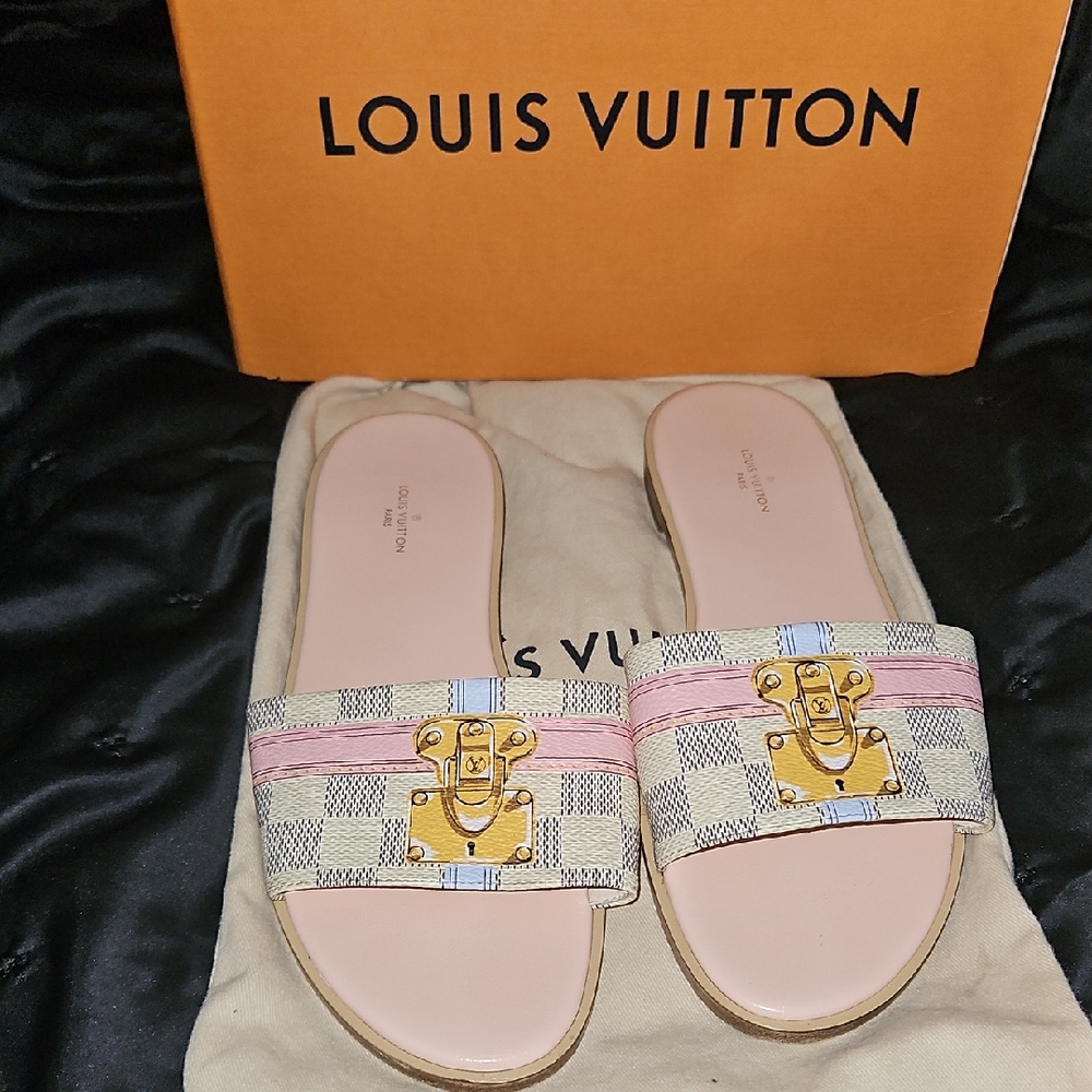 Louis Vuitton Pink and Cream Sandals with Open-Toe Design